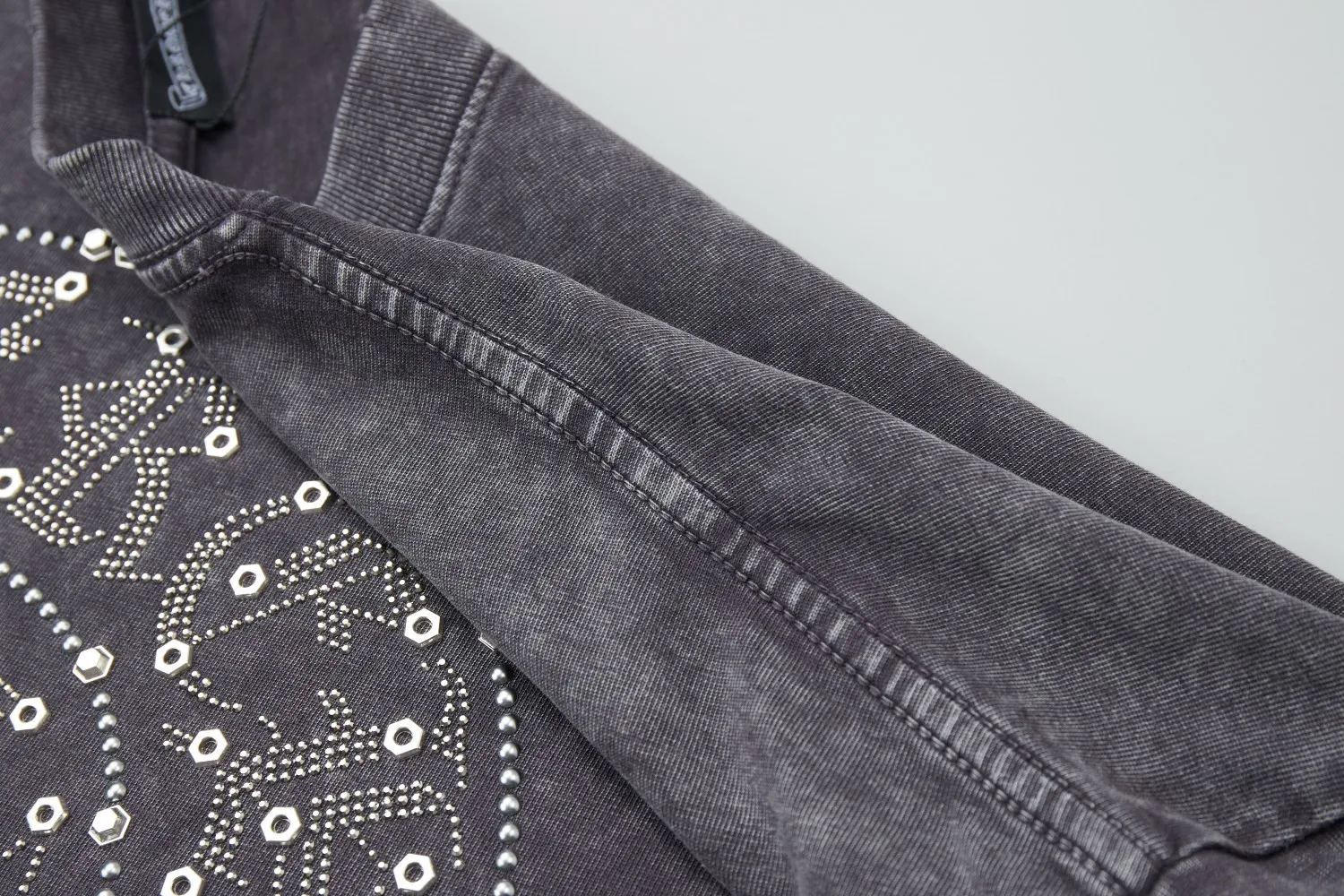 🅿️230 ✨CH✨🆕25SS spring and summer new style Crow ✝ embroidered short-sleeved frame Light luxury essential item for daily commuting for men and women Correct version Welcome to compare Detailed features · 280g 100% pure cotton double yarn jersey fabric · Custom dyed in the same vat, special thickened 32 count double-ply 1X1 thread · Imported Australian pearlescent diamonds✝patterns➕hardware nuts are stamped at high temperature. Ready-made garments are dyed and then faded and fried with snowflakes and frayed. Then washed to make them look old. General washing improves the effect · Double-needle sewing and seam-crossing process · Original main mark washed tag brand moisture-proof paper packaging Color: black/rock coffee/green/red/blue Size: S/M/L/XL
